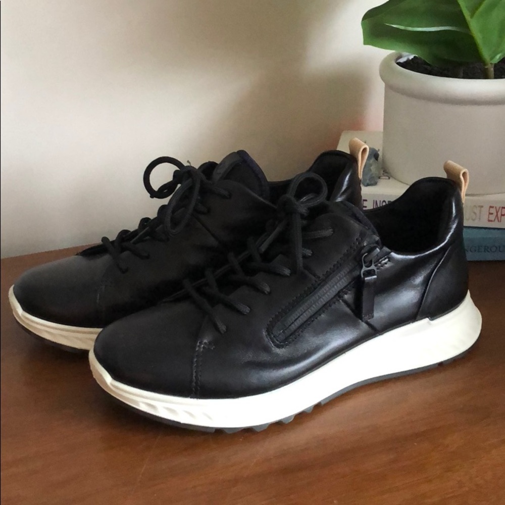 Ecco Sneakers!